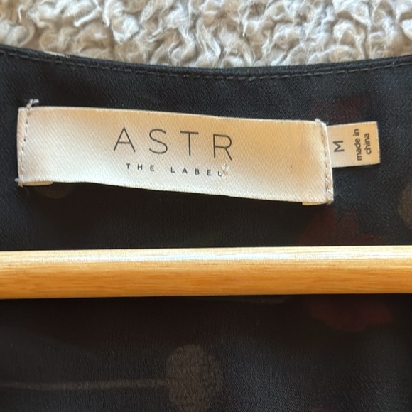 ASTR Surplice Top Womens Medium Floral Dark Feminine Work Office Career Red Blk - Picture 7 of 11